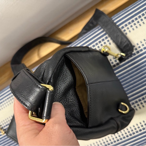 Quince Italian Leather Sling Pack - Picture 13 of 15